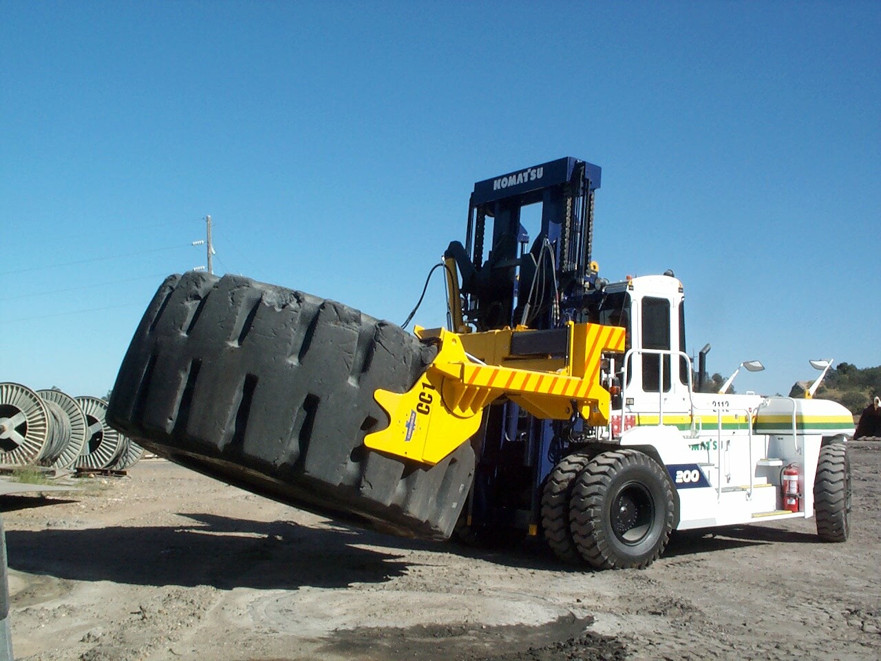 Komatsu Tyre Handler 10 to 25 Tonne Capacity IC Engine Forklift